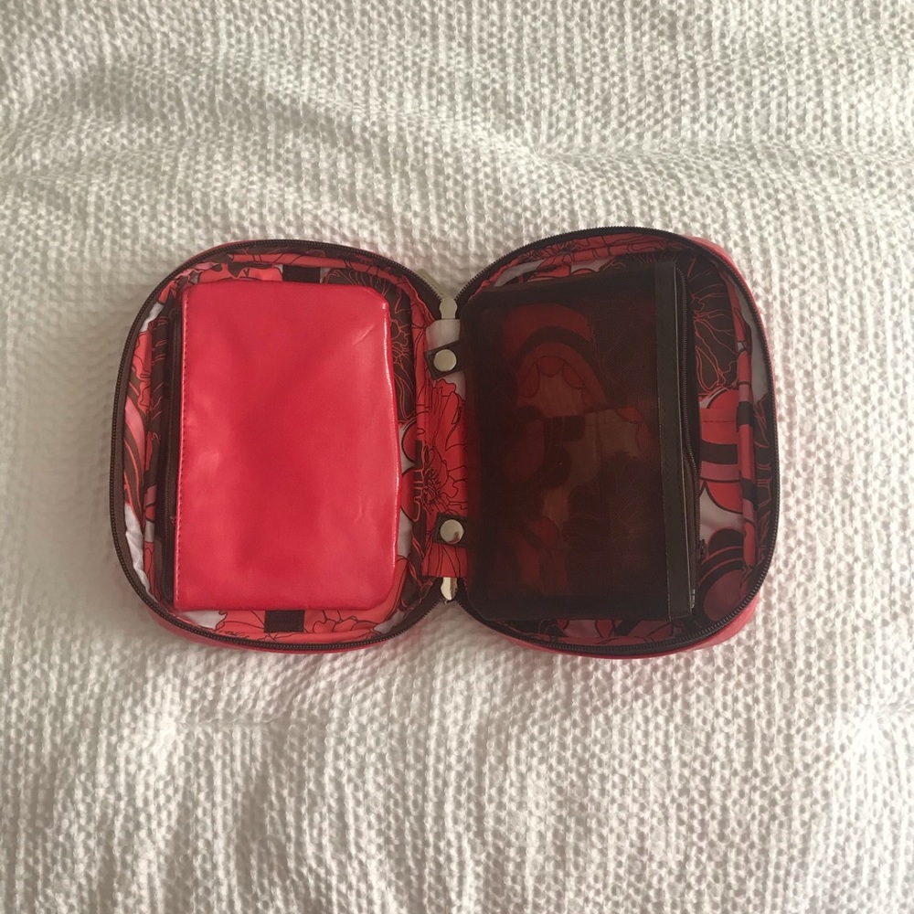 Makeup/jewelry travel case.